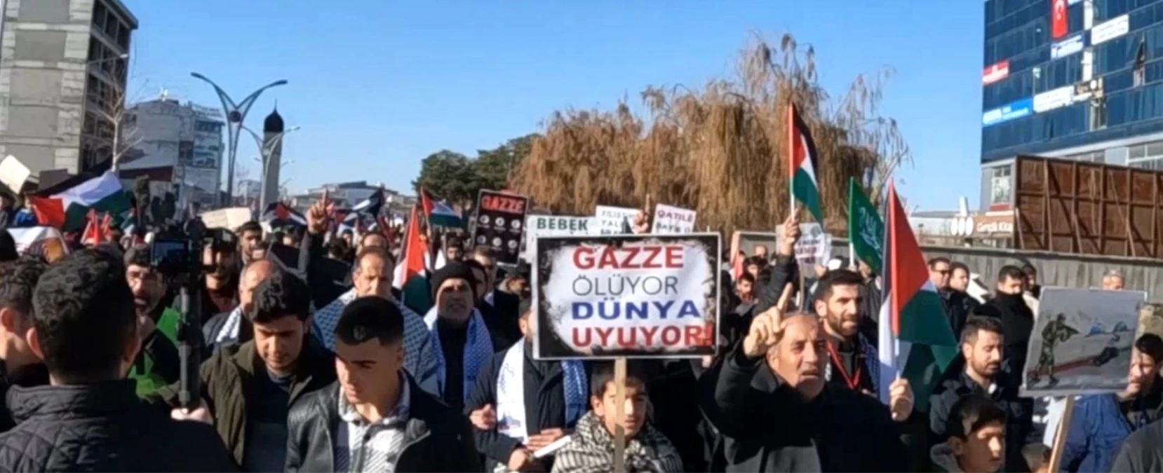 Van'da Filistin'e Özgürlük İsrail'e Lanet Yürüyüşü Düzenlendi