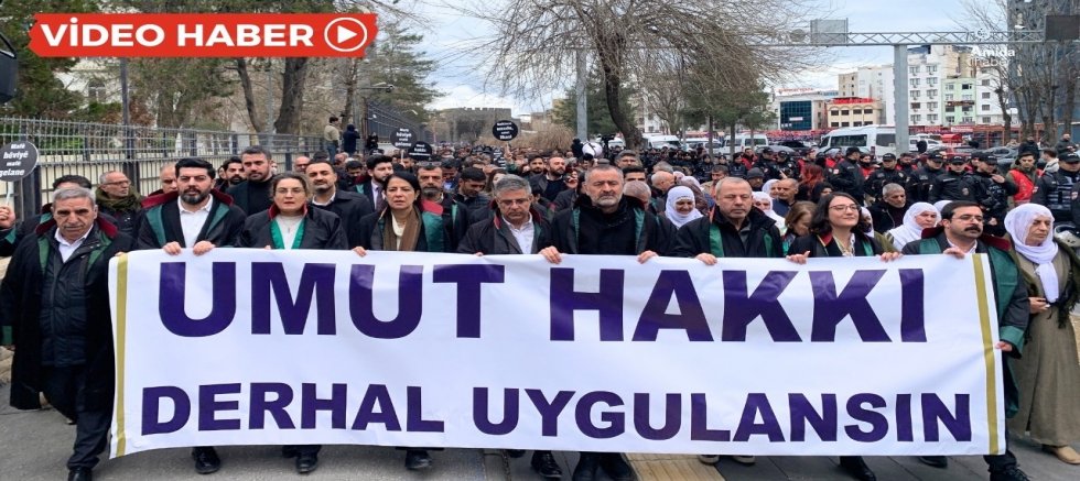 Avukatlar Diyarbakır’da Öcalan için yürüdü