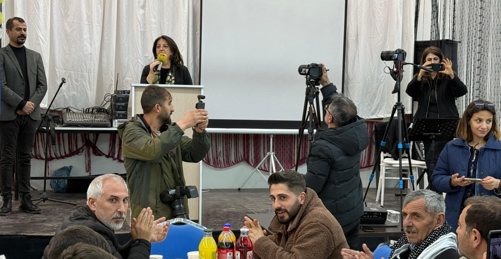 Buldan Özalp’ta iftar programından seslendi: Adım atma sırası devlette