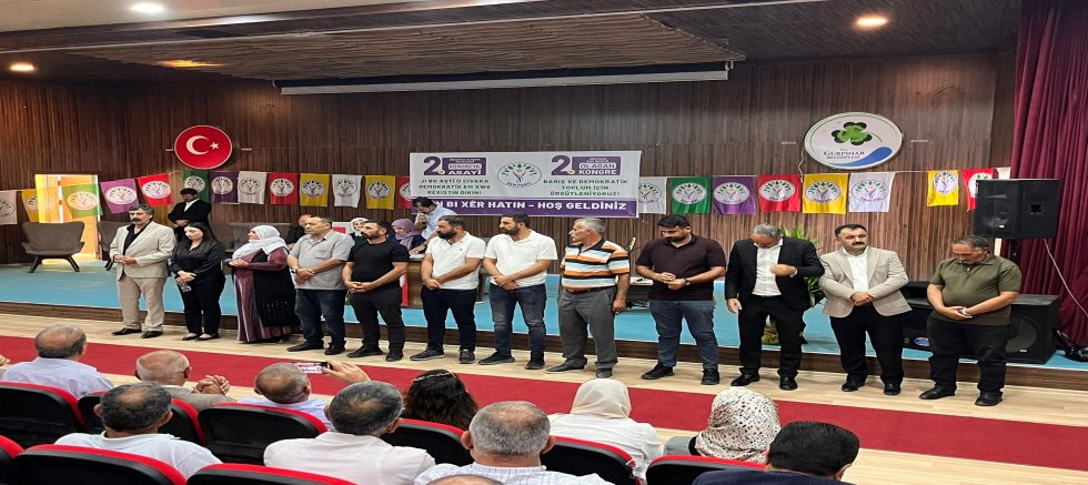 DEM Parti Gürpınar ilçe kongresi gerçekleşti ! Yeni eşbaşkanlar belirlendi 