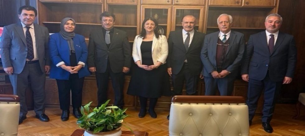 DEM Parti ve AKP milletvekilleri Van’ın sorunları için bir araya geldi