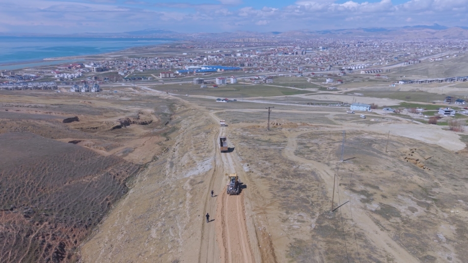 Edremit Belediyesi ilçeyi yeni yol ağlarıyla daha ulaşabilir yapıyor