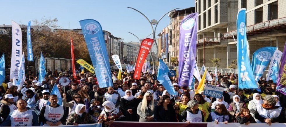 Emekçiler Van’dan seslendi: Savaşa değil barışa bütçe