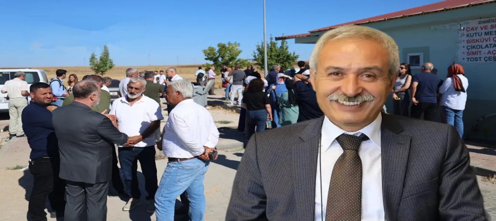Mızraklı tahliye oldu: ‘Demirtaş’a Özgürlük’ afişi