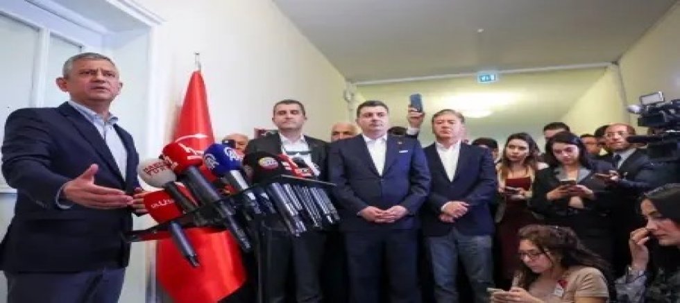 Özgür Özel ve ekibi istifa etti !