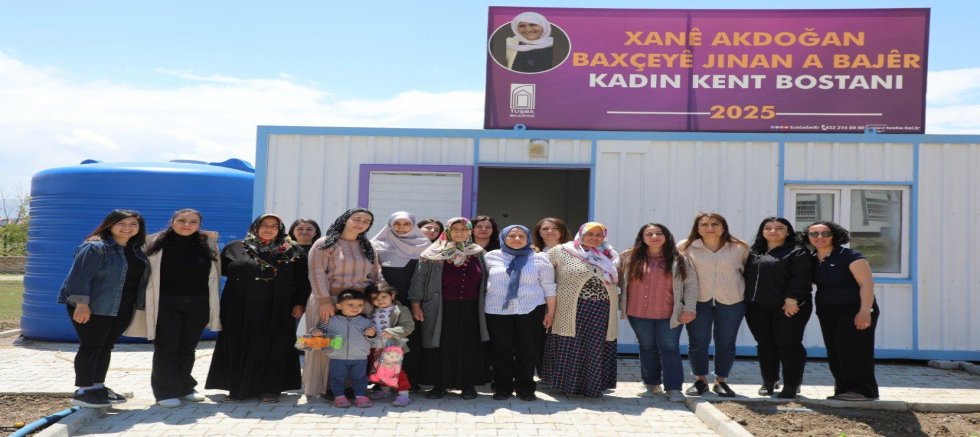 Toprağın bereketi kadın emeğiyle buluştu: Tuşba'da Xanê Akdoğan Kadın Kent Bostanı açıldı
