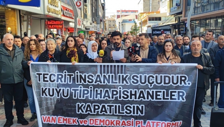 Van'da ‘kuyu tipi’ cezaevi kapatılsın eylemi !