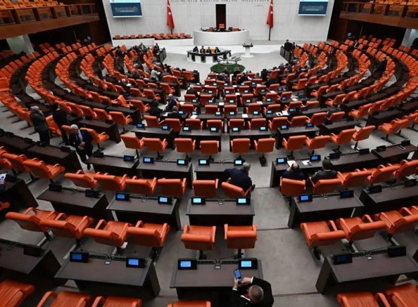 Meclis tatili ertelendi: Gündem belli oldu !