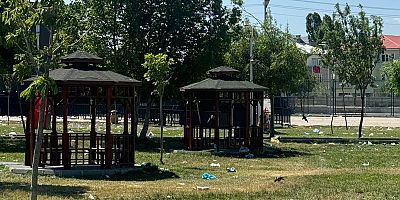 Bakanlık festivali geride çöp yığınlarını bırakarak başladı