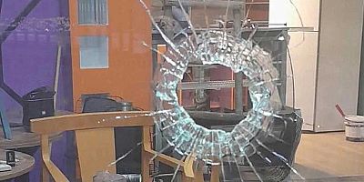 Diyarbakır'da Elçi'nin iş yerine bombalı silahlı saldırı