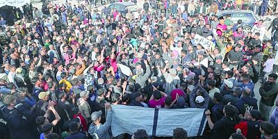 Gazze'de halk Hamas'ı protesto ediyor ! Yeter artık bitirin savaşı 