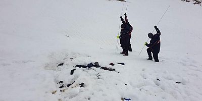 Hendeklerle duvarlarla örülen Van-İran sınırında mülteci dramı! Yırtıcı hayvanlar saldırısına uğradılar