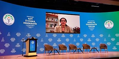 İlham Ahmed İstanbul’daki konferansta konuştu ! Kenmizi Türkiye’de Türkiye’yi burada görmek istiyoruz