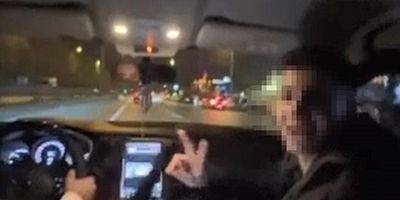 Otomobilinde Öcalan şarkısı dinledi diye gözaltına alındı