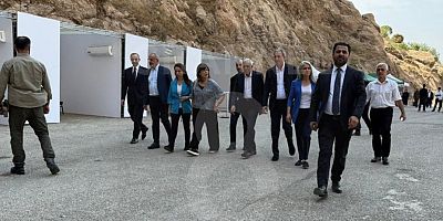 'Silah bırakma töreni' için PKK'liler ve heyetler alana ulaştı !