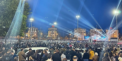 Türkiye tarihini en kalabalık konseri Diyarbakır’da gerçekleşti ! Koma Amed’i yüzbinler dinledi