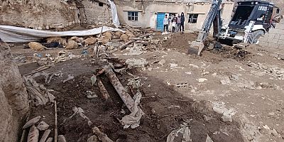 Van’da deprem sonrası ahırlar çöktü: Onlarca hayvan öldü