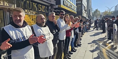 Van'da kayyum atamalarına karşı 'İnsan zinciri' 