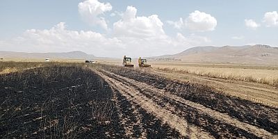 Van'da tarım arazisinde yangın! Onlarca dönüm buğday tarlası kül oldu 