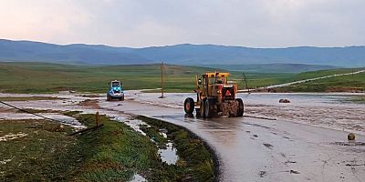 Van'da üç ilçede sel ve su taşkınları oldu !