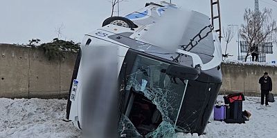 Van otobüsü kaza yaptı ! Çok sayıda yaralı