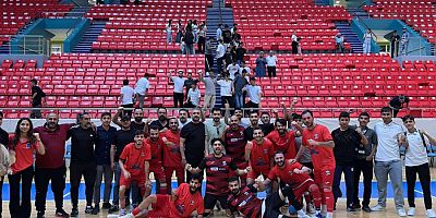Vangölüspor şampiyonluğa yürüyor ! Rakibini yendi Kritik eşik aşıldı 