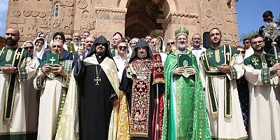Yılda bir kez izin verilen Akdamar Kilisesi'ndeki ayin bu yıl da yapıldı