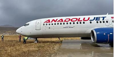Yüksekova’da yolcu uçağı pistten çıktı, çamura saplandı