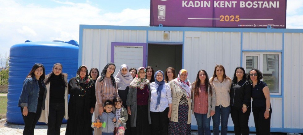 Toprağın bereketi kadın emeğiyle buluştu: Tuşba'da Xanê Akdoğan Kadın Kent Bostanı açıldı