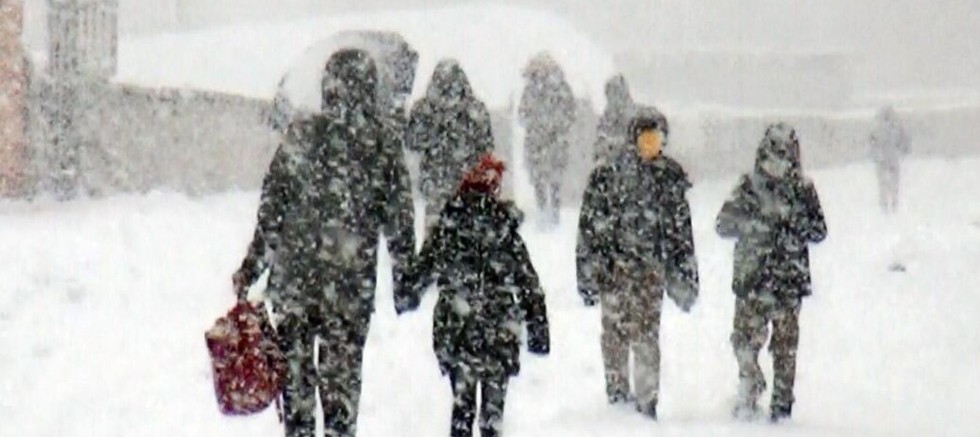 Van’da kar yağışı okul tatilini beraberinde getirdi !