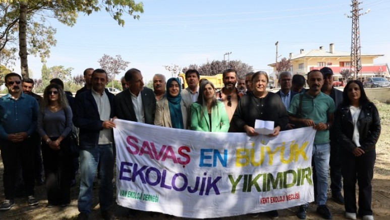 Van'da kayyumun yönetiminin ağaç kıyımına tepki ! İzin vermeyeceğiz