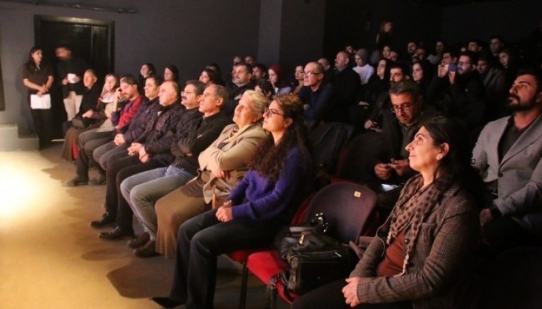 Van’ İHD’den Kürtçe şiir gecesi !