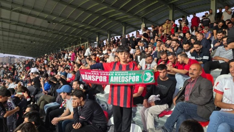 Vanspor-Amedspor maçına kardeşlik damga vurdu !
