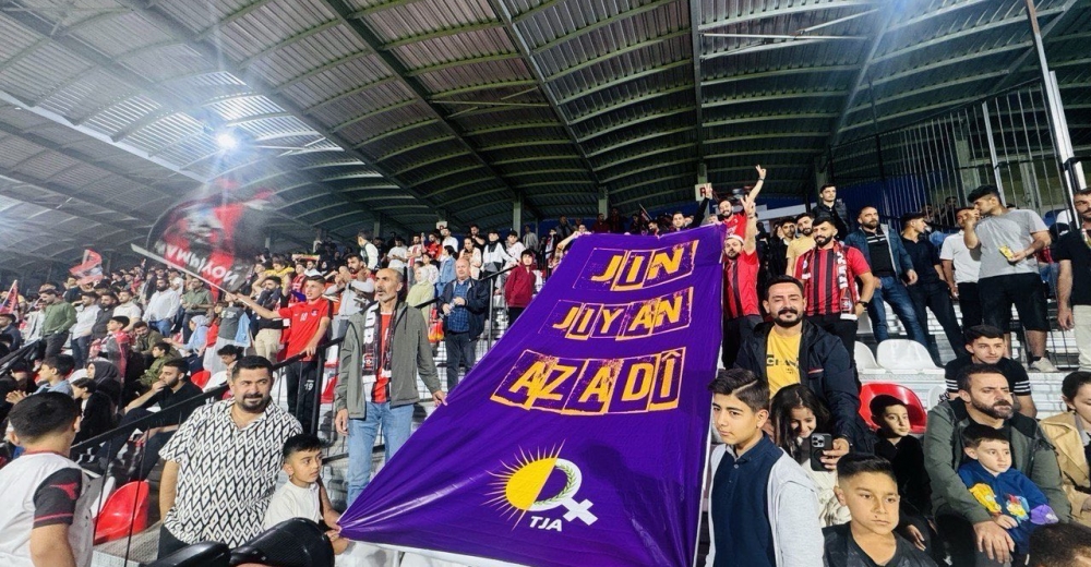 Vanspor'un şampiyonluk kutlamalarında kayyım protestosu